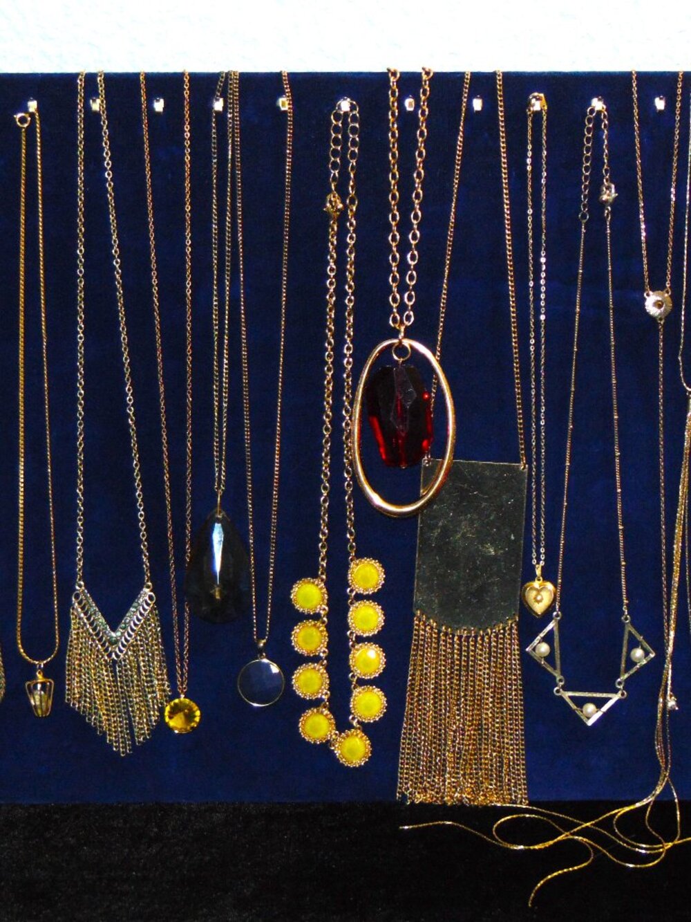 Vintage & Modern Assorted Gold Tone Necklace lot- very nice!